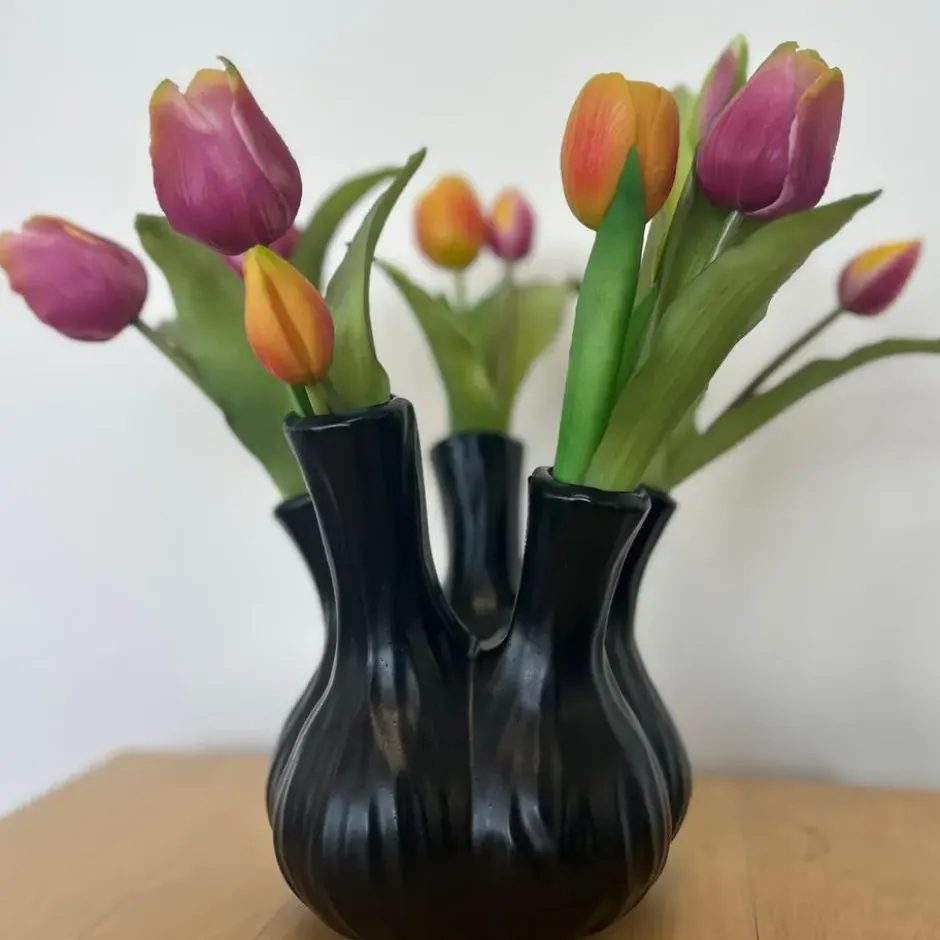 DK Design vaas Aglio - tulpenvaas - mat zwart - D17 x H20 cm
