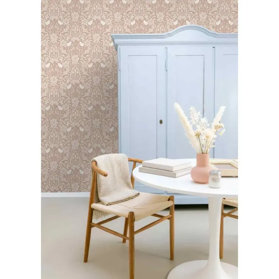 ESTAhome behang bloemen en vogels in art nouveau stijl nude kleur en wit