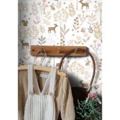 ESTAhome behang bos met bosdieren terracotta roze en beige - 53 x 1005 cm
