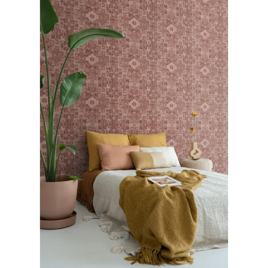 ESTAhome behang oosters kelim tapijt donker terracotta roze - 50 x 900 cm