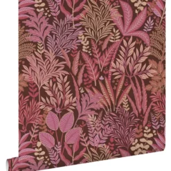 ESTAhome behang tropische bladeren en bloemen aubergine paars en roze