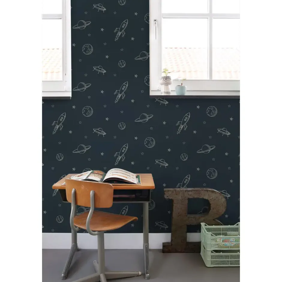 ESTAhome glow-in-the-dark behang planeten in de ruimte donkerblauw