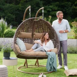 HOME DELUXE Hangstoel TWIN Bruin Met Regenhoes