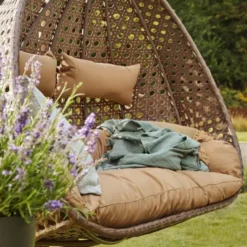 HOME DELUXE Hangstoel TWIN Bruin Met Regenhoes