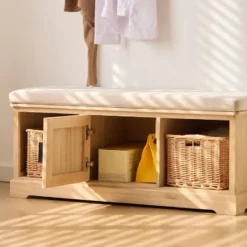 Houten halbank met 1 deur en 2 opbergvakken met beige fluwelen