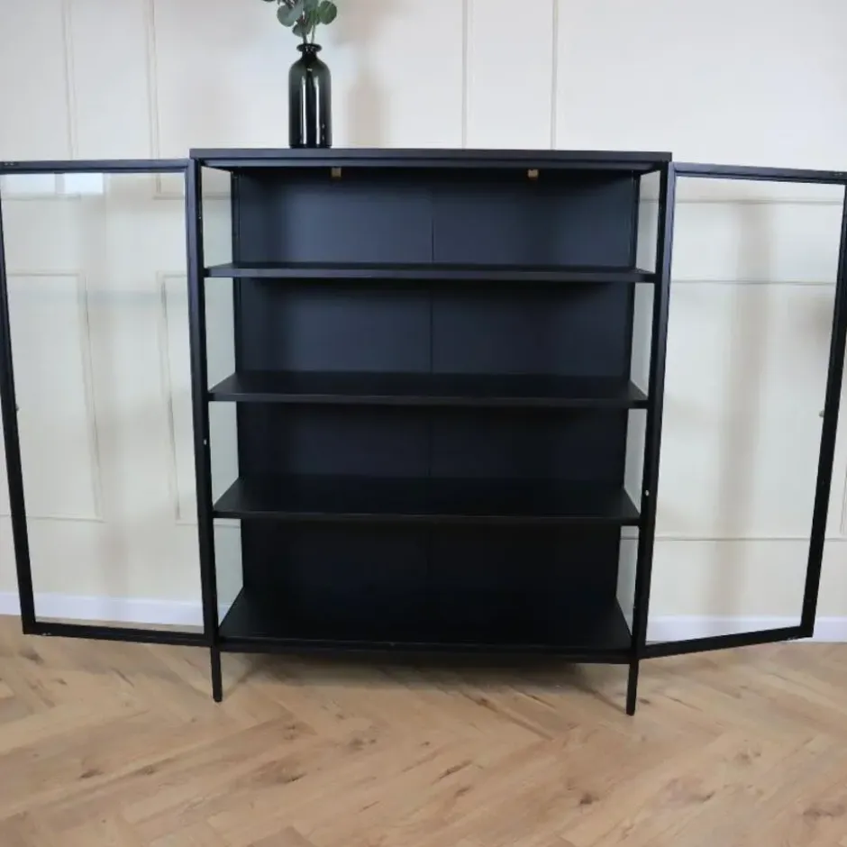 LykkeHome vitrinekast Kaya zwart metaal 110x40x140cm