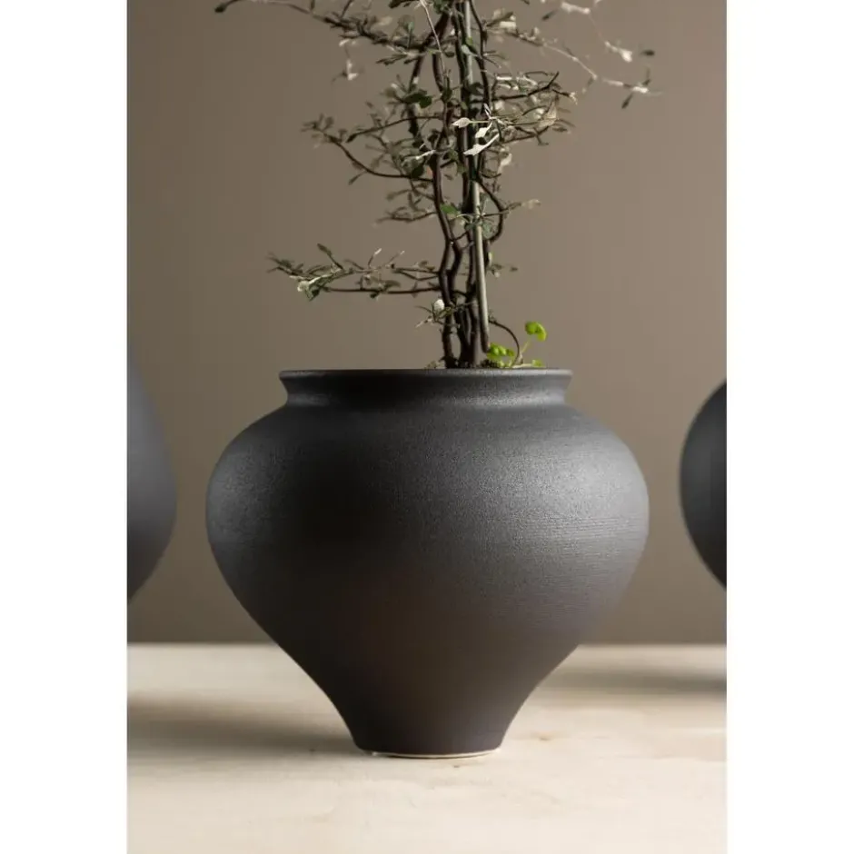 Nest of Nora Keramische bloemenvaas - Rond design - Zwart