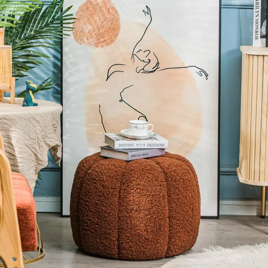Poef met terracotta krullen en houten basis