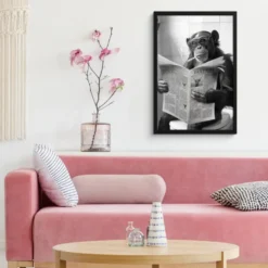 Poster met lijst 40x60 cm Aap - WC - Krant - Zwart wit - Humor
