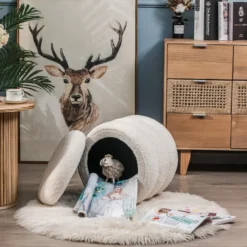 Pouf met witte krullen in Scandinavische stijl