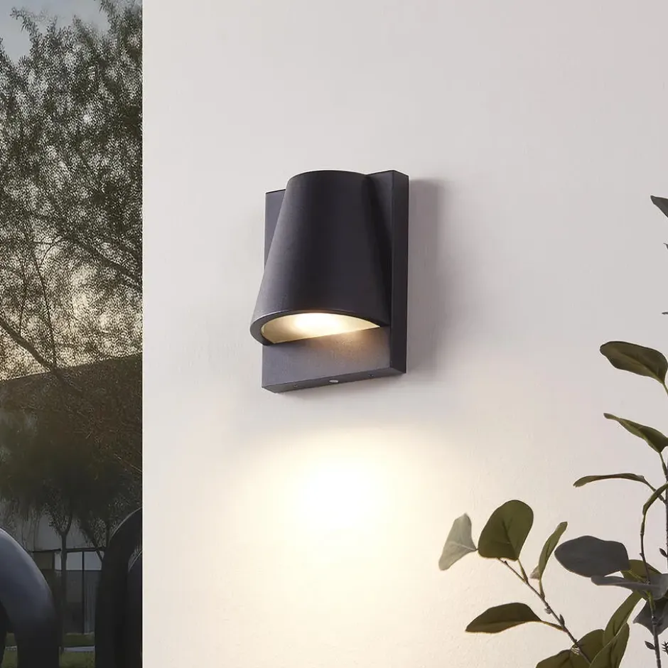 Qazqa wandlamp met daglichtsensor femke zwart gu10