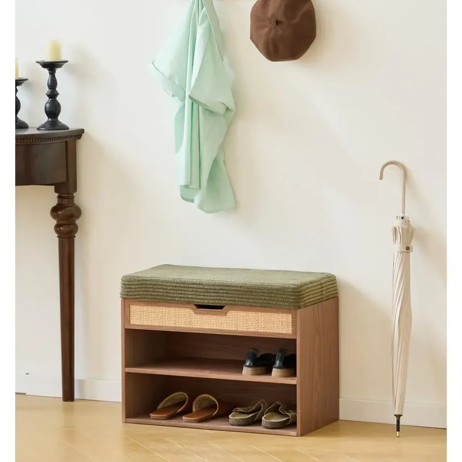 Schoenenrek van hout en groene ribfluweel