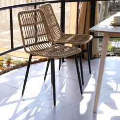 Set van 4 metalen en rotan tuinstoelen