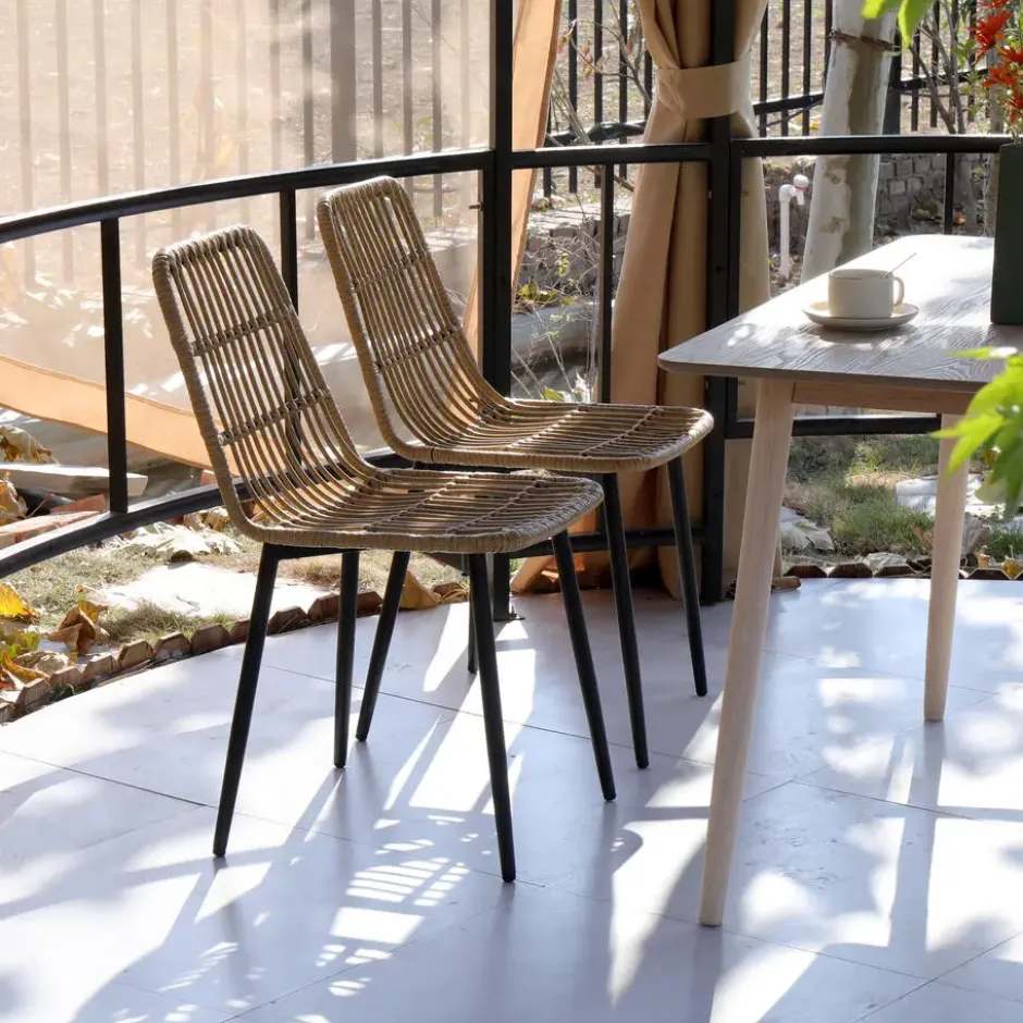 Set van 4 metalen en rotan tuinstoelen