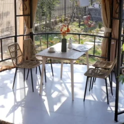 Set van 4 metalen en rotan tuinstoelen