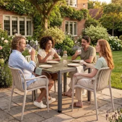 tectake Tuintafel Uitschuifbaar Weerbestendig Schwarz-Braun 130x75 cm